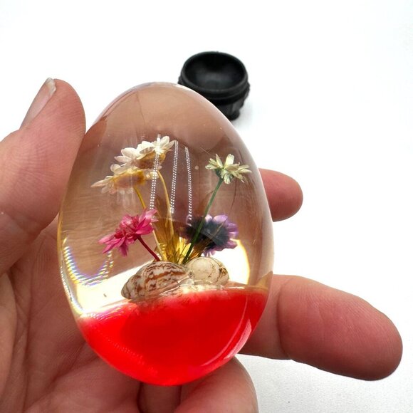 Vintage Lucite Egg Paperweight Embedded Dried Flower Seashells With stand - Picture 5 of 12